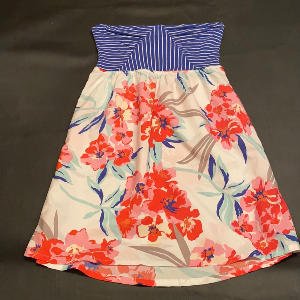 Billabong strapless dress Large blue stripes and floral pattern